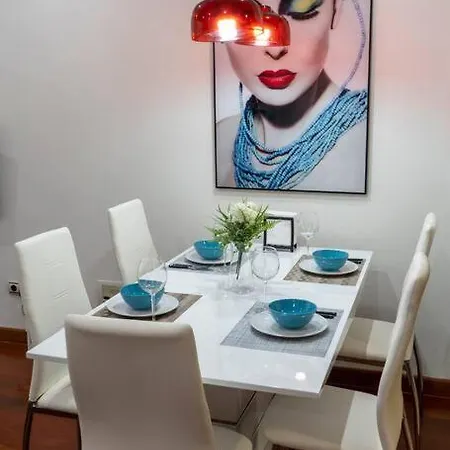 Apartment Precioso Estudio -centrico-garaje- Moderno-netflix *